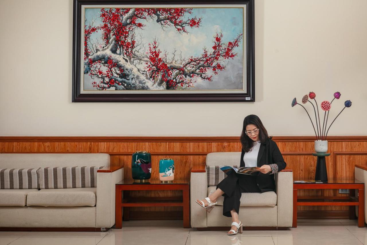 A25 Hotel - 705 Lac Long Quan ハノイ市 エクステリア 写真